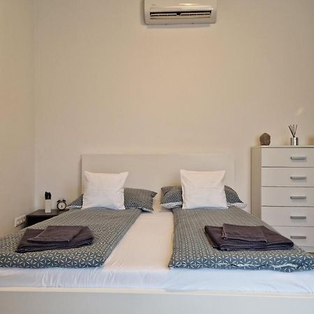 Altair Airport Apartman Vecses Bagian luar foto