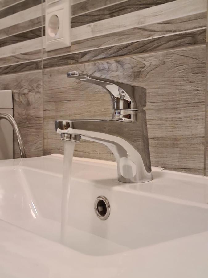 Altair Airport Apartman Vecses Bagian luar foto