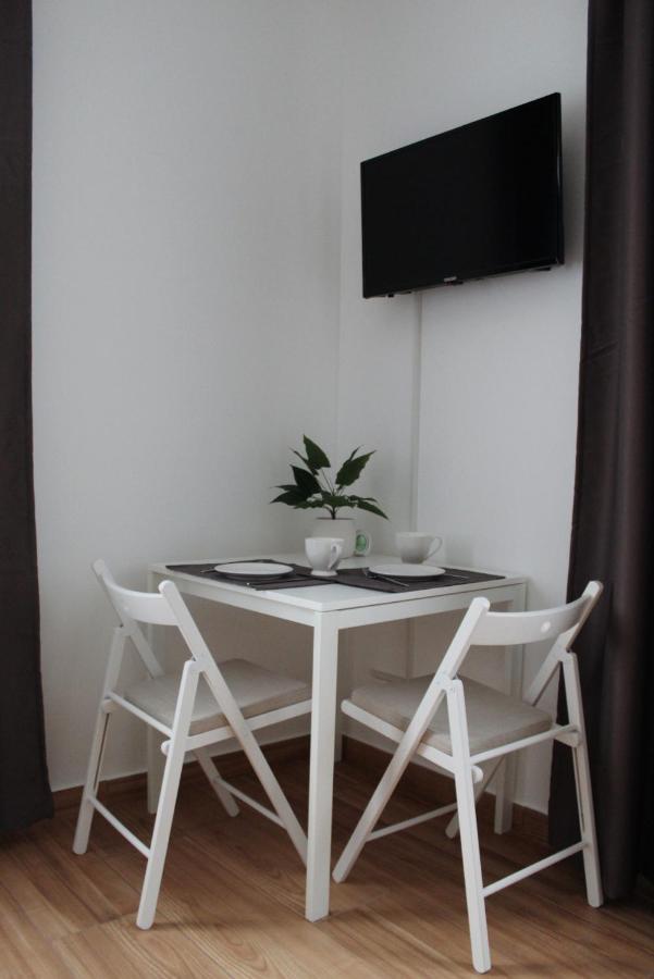Altair Airport Apartman Vecses Bagian luar foto
