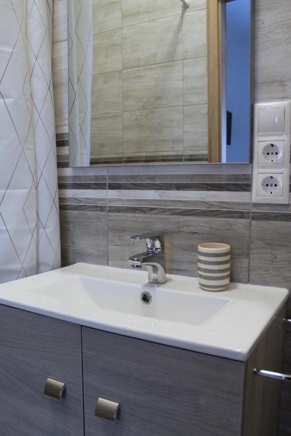 Altair Airport Apartman Vecses Bagian luar foto