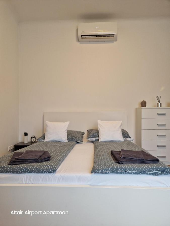 Altair Airport Apartman Vecses Bagian luar foto
