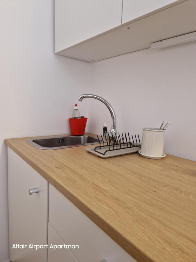 Altair Airport Apartman Vecses Bagian luar foto