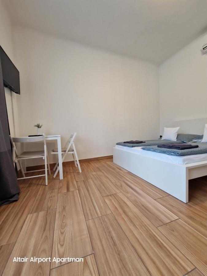 Altair Airport Apartman Vecses Bagian luar foto
