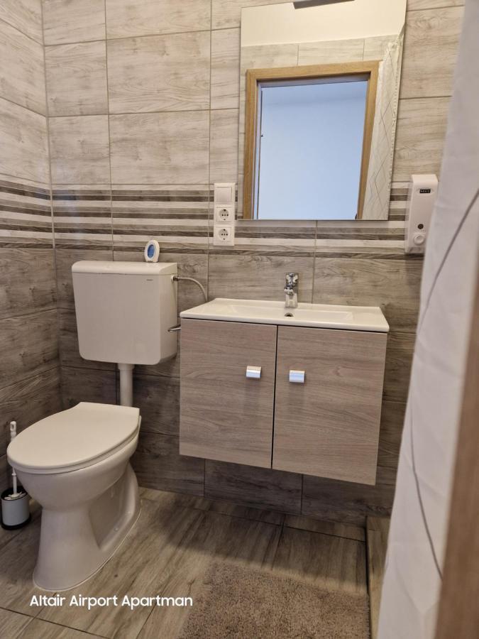Altair Airport Apartman Vecses Bagian luar foto