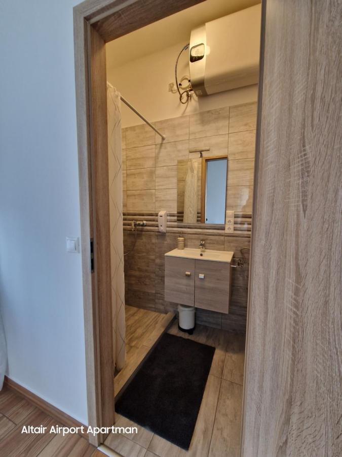Altair Airport Apartman Vecses Bagian luar foto