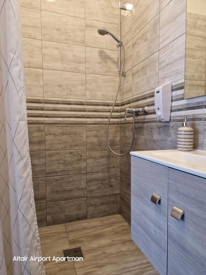 Altair Airport Apartman Vecses Bagian luar foto