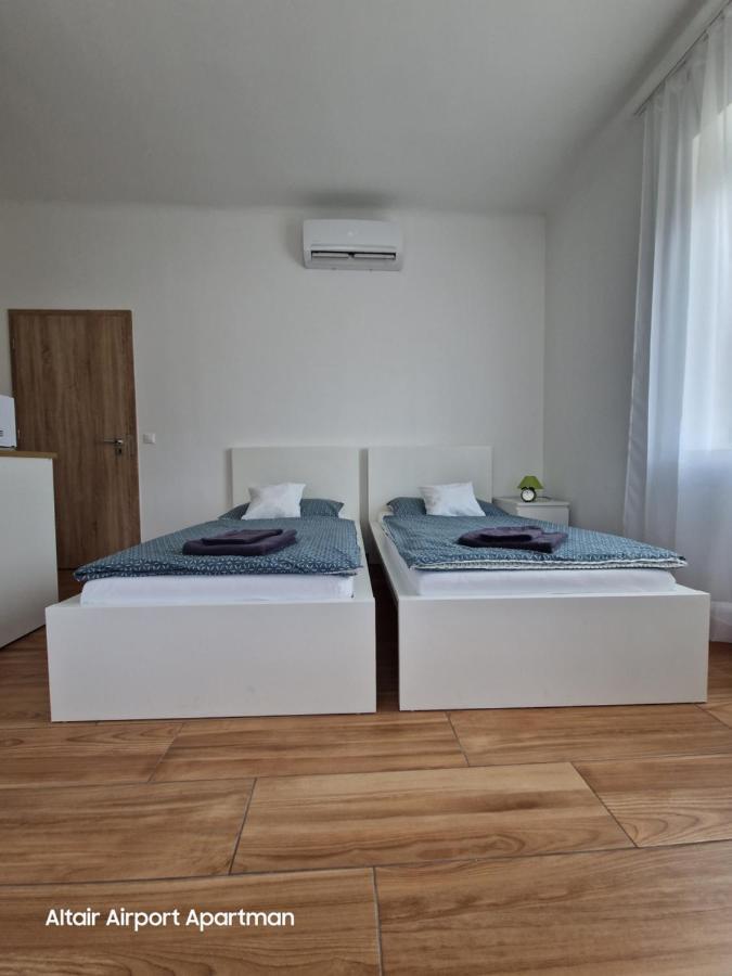 Altair Airport Apartman Vecses Bagian luar foto