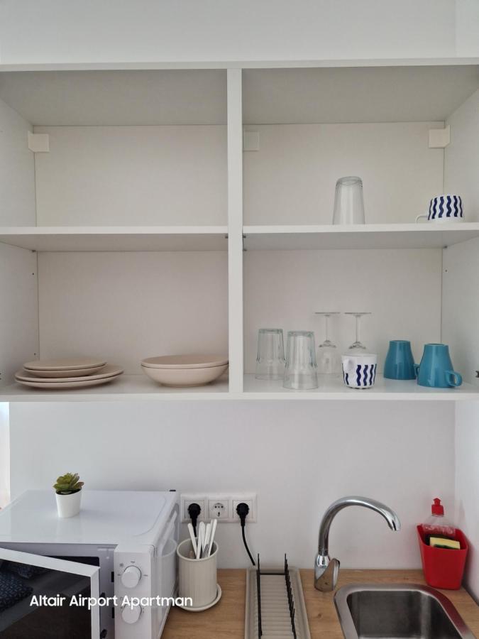 Altair Airport Apartman Vecses Bagian luar foto