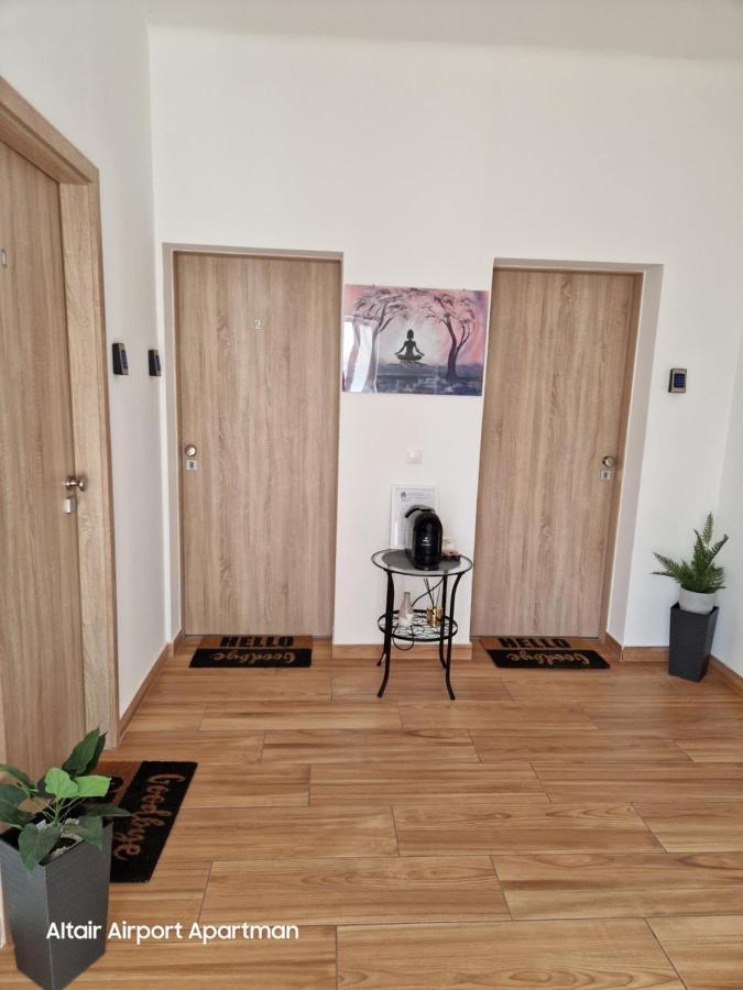 Altair Airport Apartman Vecses Bagian luar foto