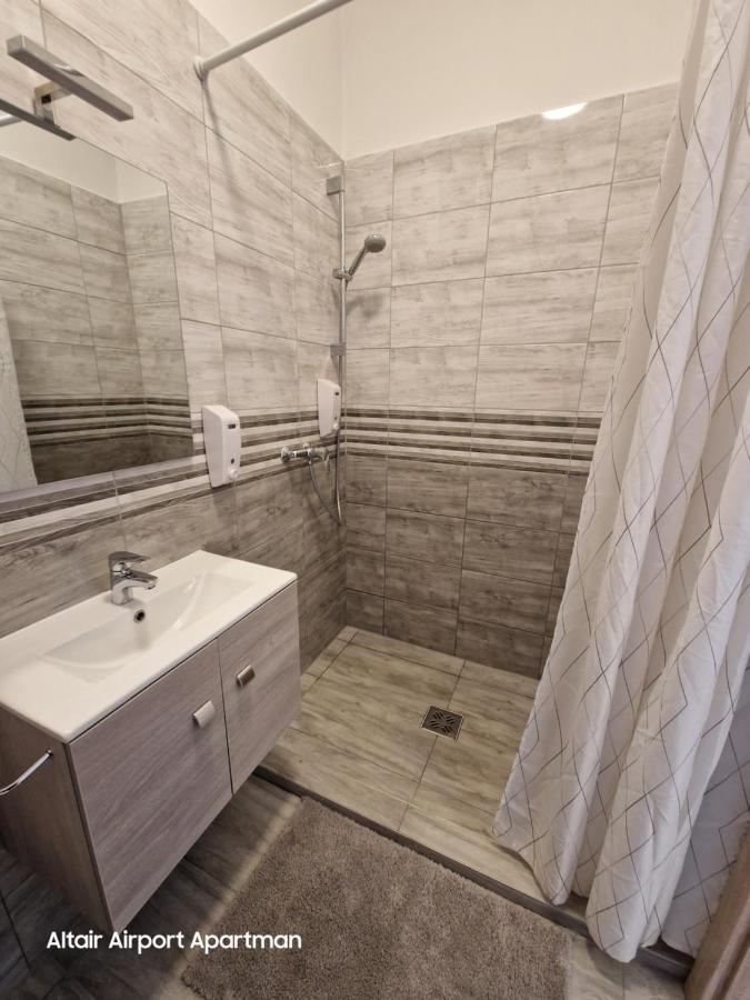 Altair Airport Apartman Vecses Bagian luar foto