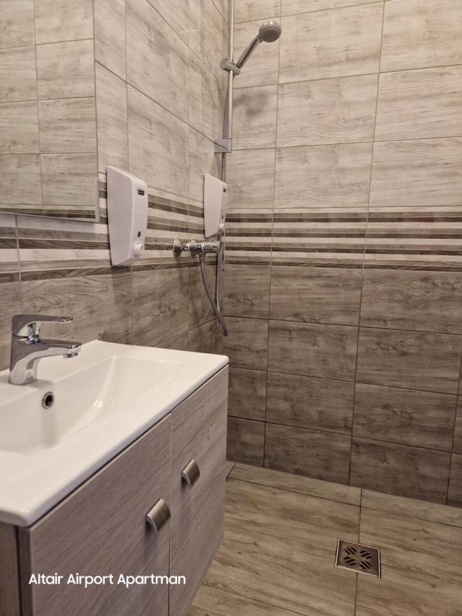 Altair Airport Apartman Vecses Bagian luar foto