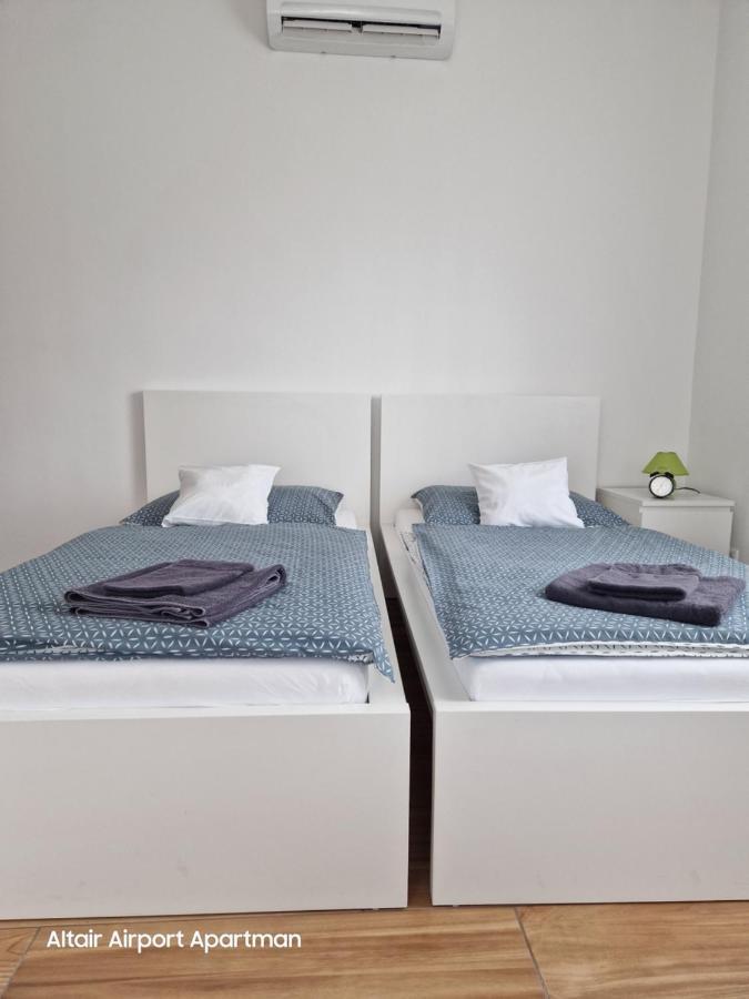 Altair Airport Apartman Vecses Bagian luar foto