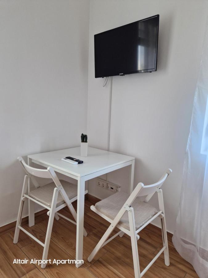 Altair Airport Apartman Vecses Bagian luar foto