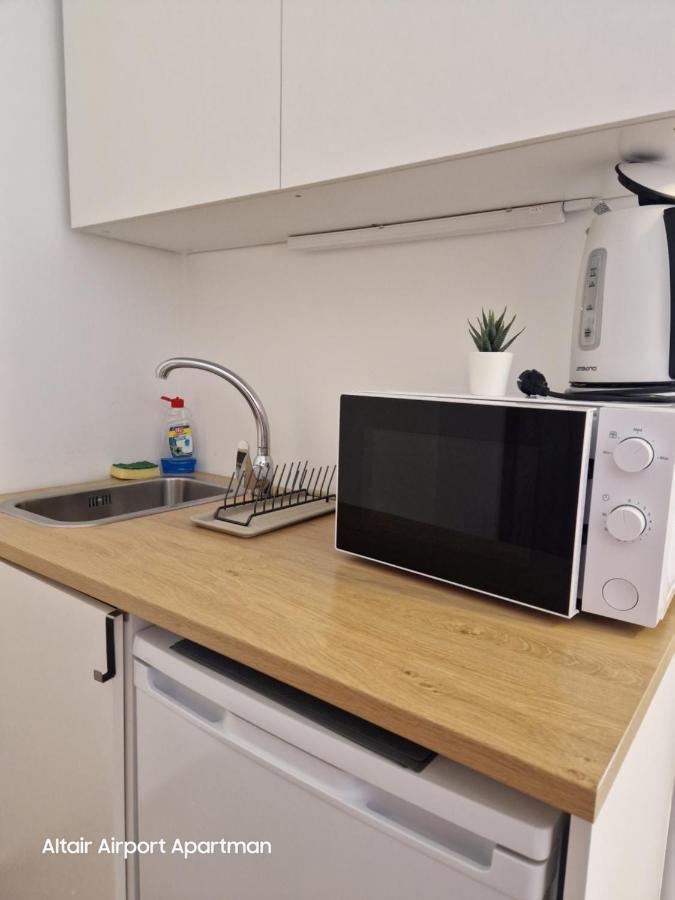 Altair Airport Apartman Vecses Bagian luar foto