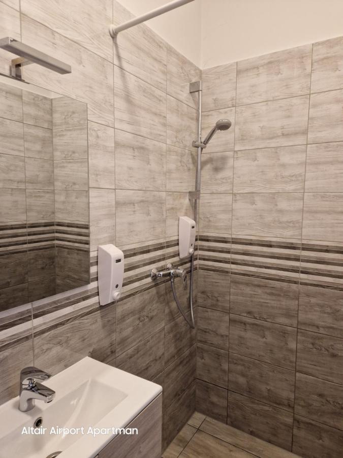 Altair Airport Apartman Vecses Bagian luar foto