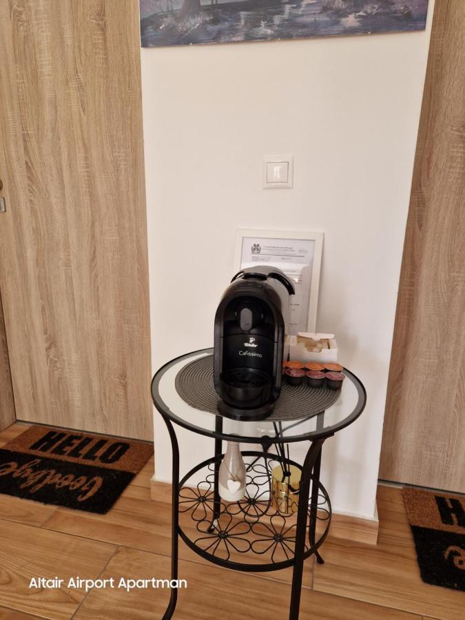 Altair Airport Apartman Vecses Bagian luar foto