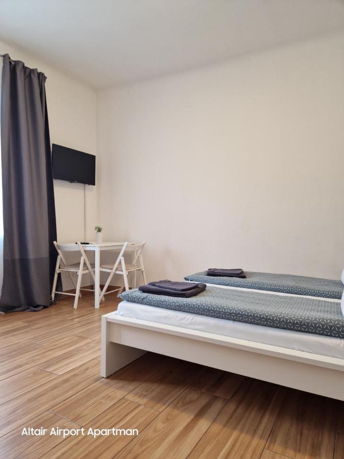 Altair Airport Apartman Vecses Bagian luar foto