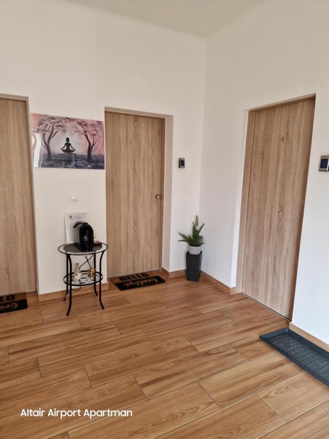 Altair Airport Apartman Vecses Bagian luar foto